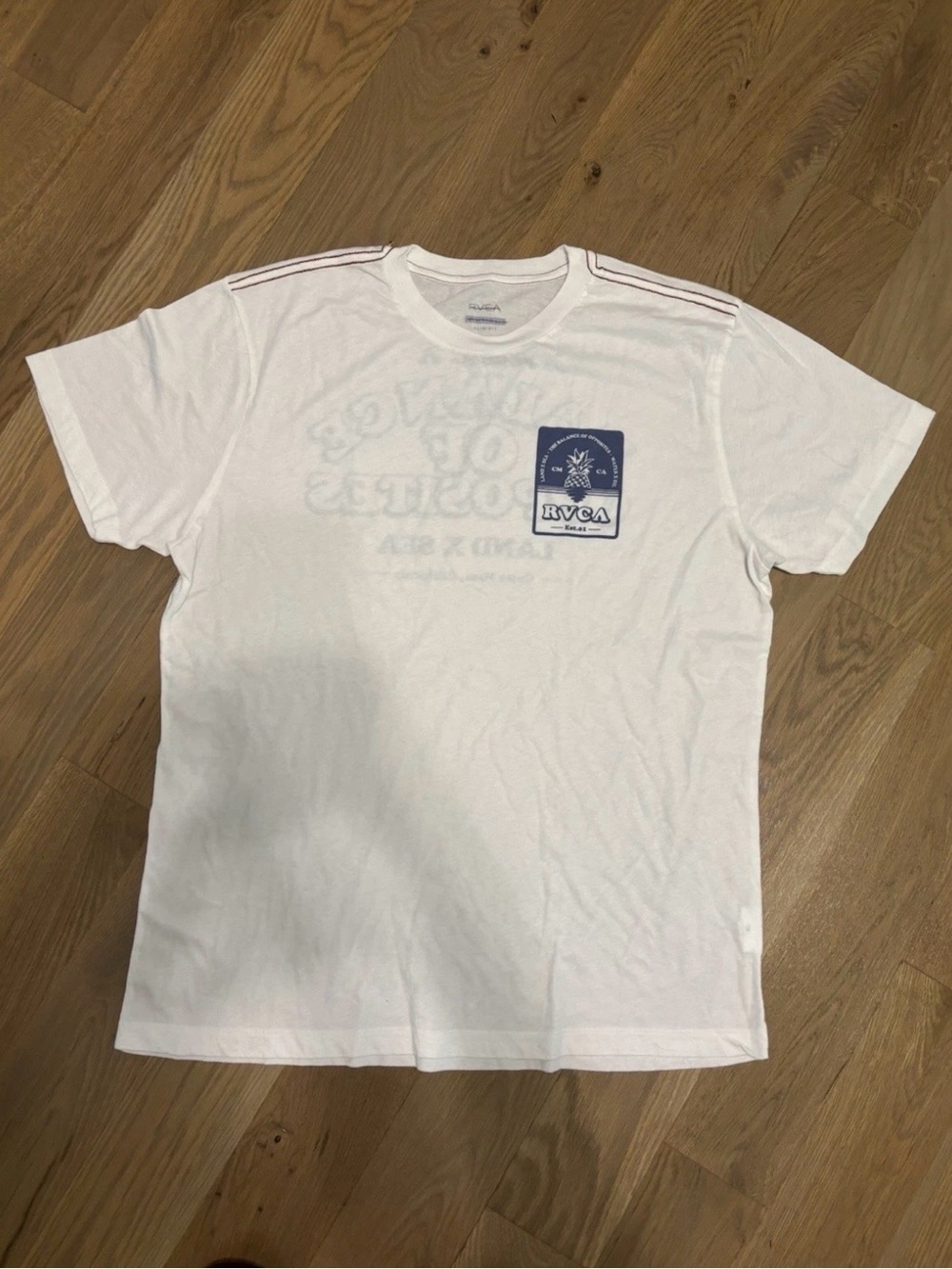 RVCA Men’s White Graphic T-Shirt NWOT size medium land x sea